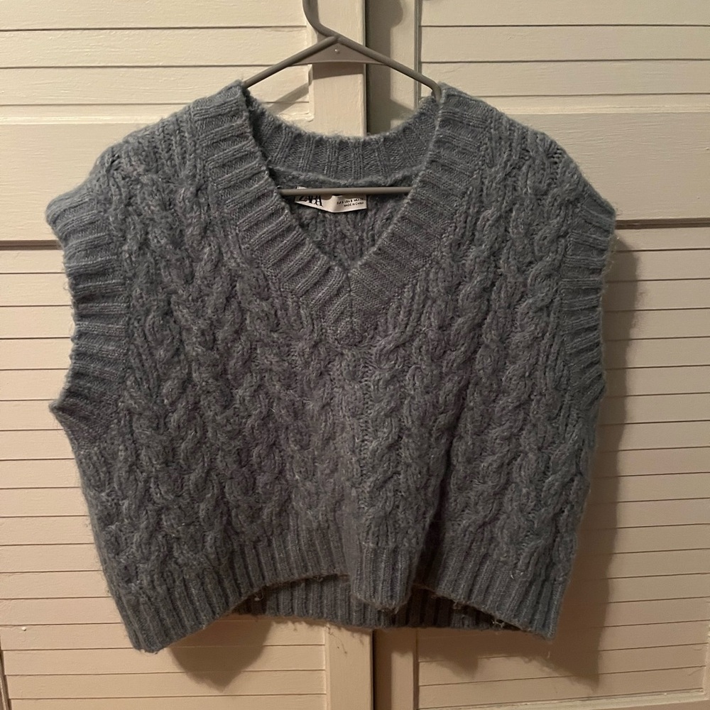 Zara V-Neck light blue boxy cropped sweater vest